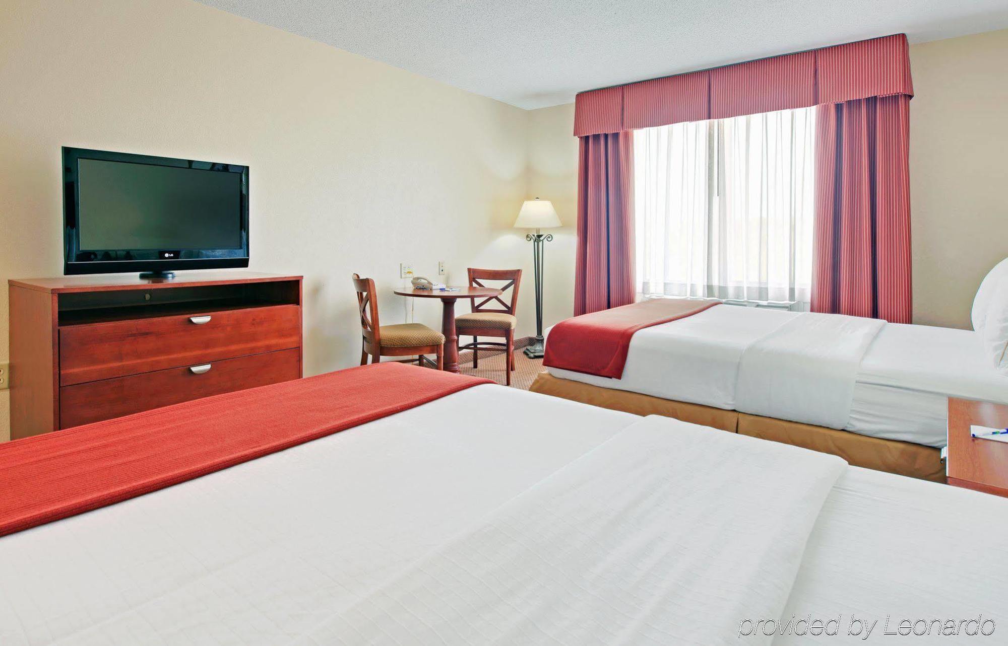 Holiday Inn Express Hotel & Suites Canton By Ihg Δωμάτιο φωτογραφία