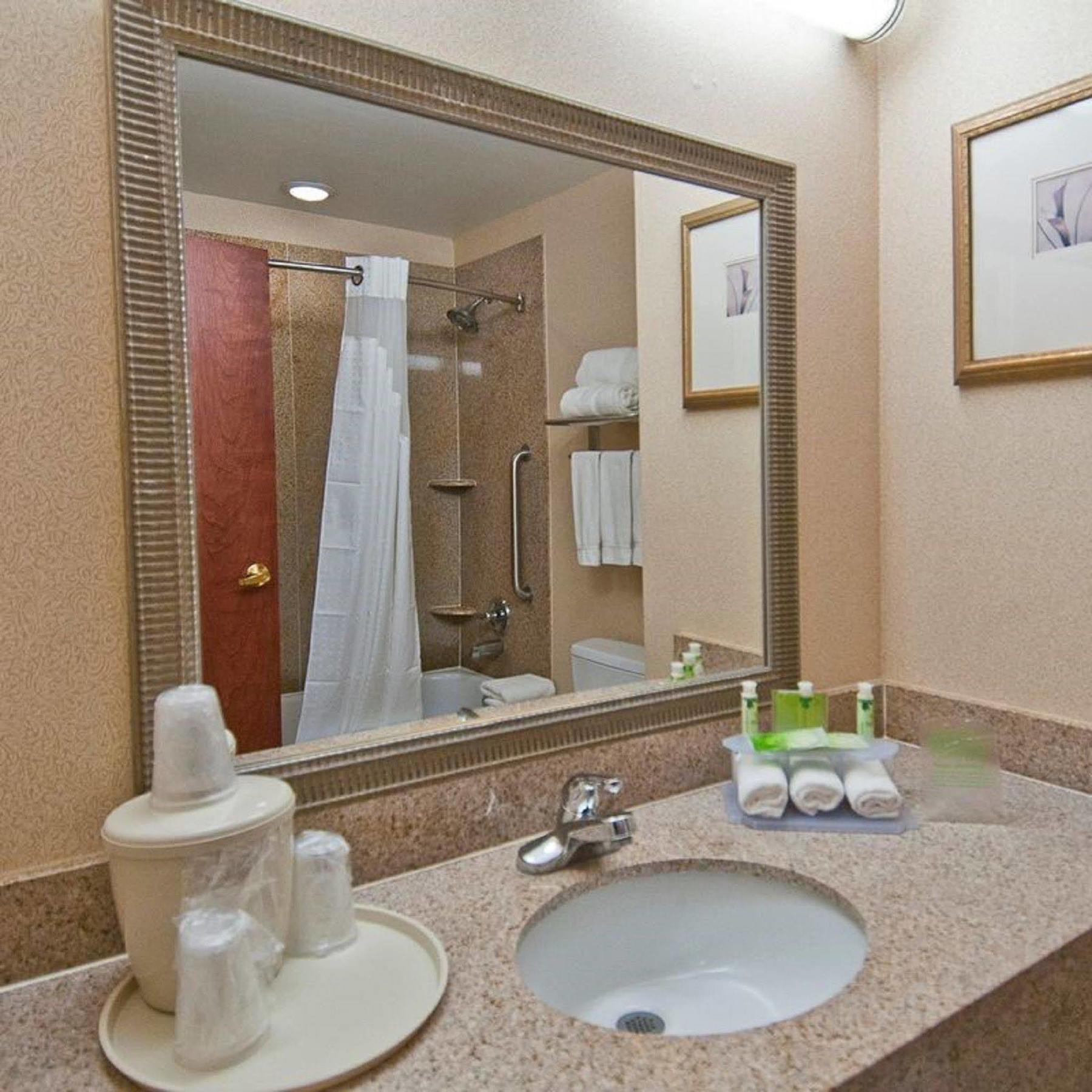 Holiday Inn Express Hotel & Suites Canton By Ihg Εξωτερικό φωτογραφία