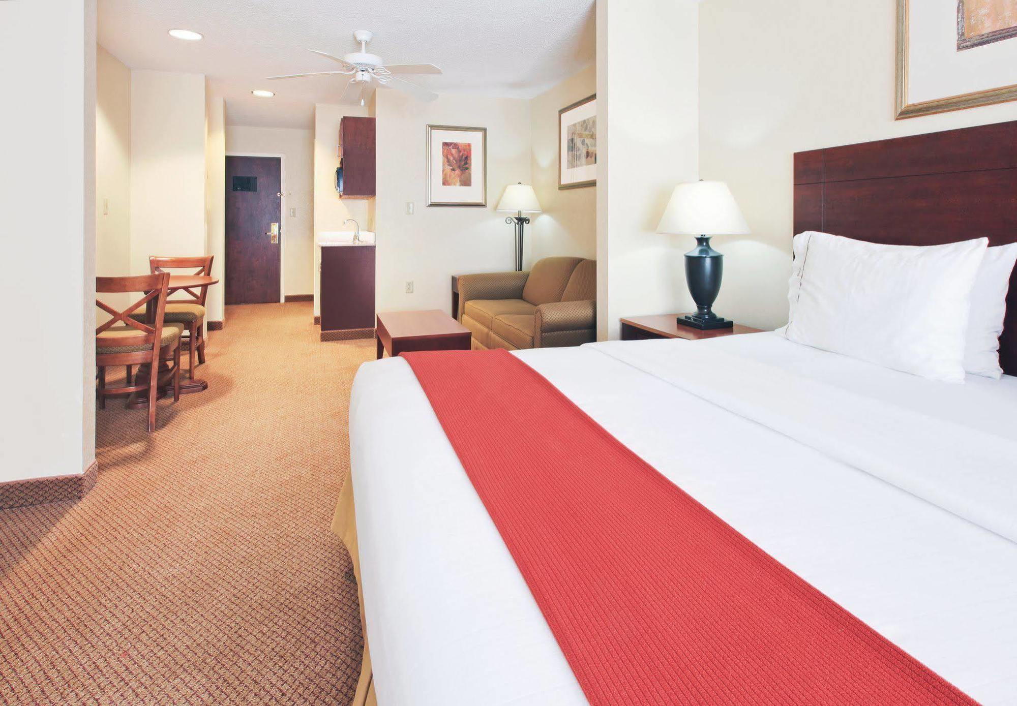 Holiday Inn Express Hotel & Suites Canton By Ihg Δωμάτιο φωτογραφία